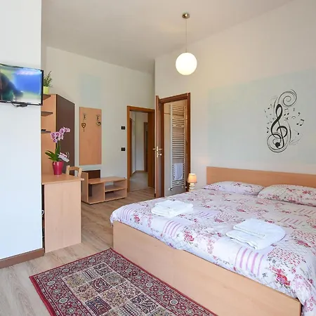 Ferienhaus Gorgeous In With Wifi Sovramonte