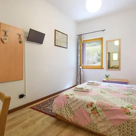 2 Bedroom Amazing In Casa vacanze Sovramonte